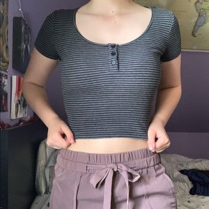 3/$25 vintage grey crop top with button detailing